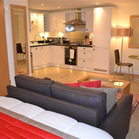 Central Point Apartments, Basingstoke Exteriör bild