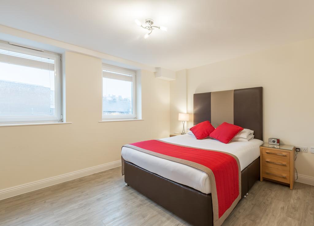 Central Point Apartments, Basingstoke Exteriör bild