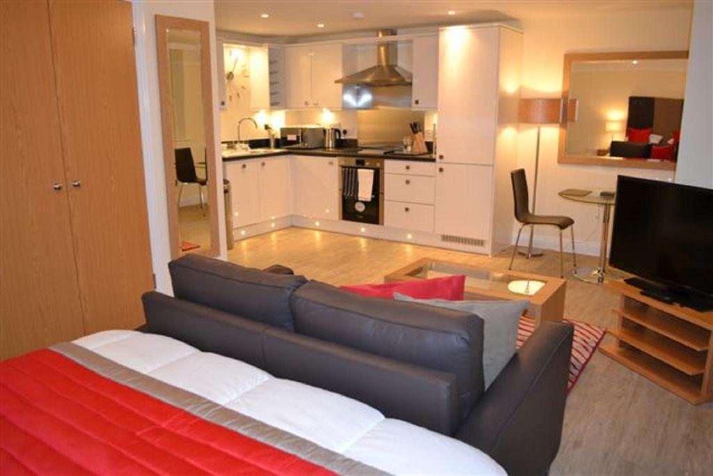 Central Point Apartments, Basingstoke Exteriör bild