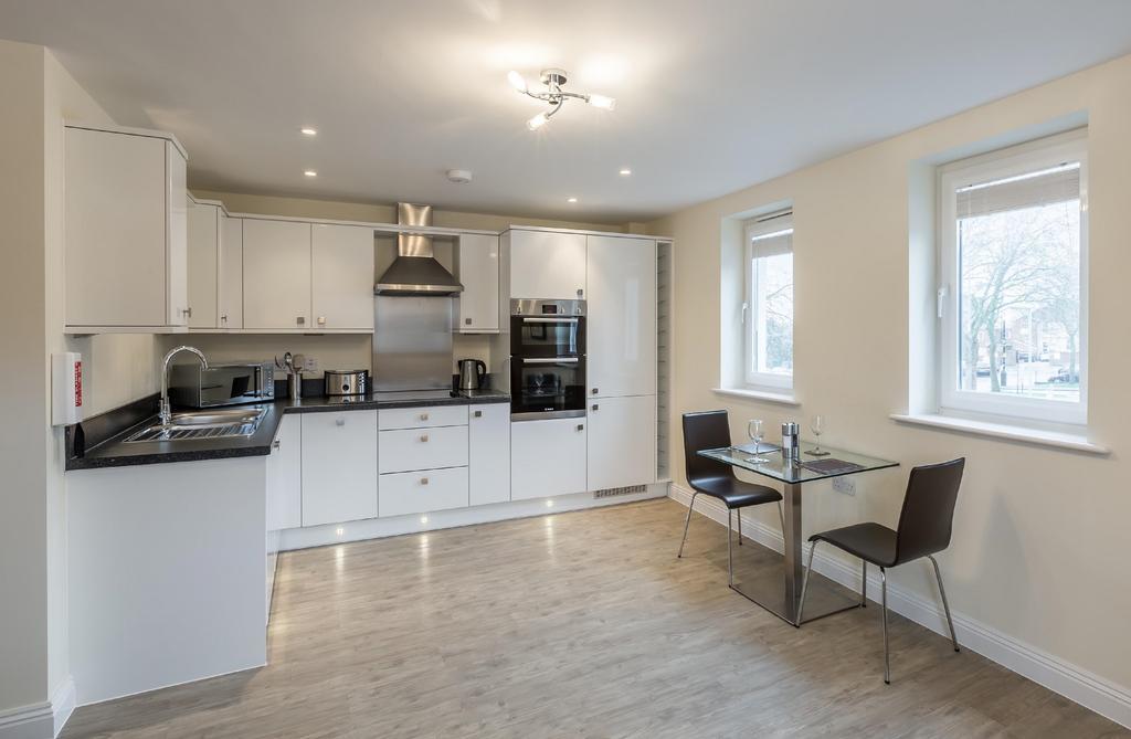 Central Point Apartments, Basingstoke Exteriör bild